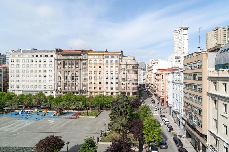 Foto 3968dbfb-f4a6-4728-bcda-8f6041f3bb5c. Àtic amb calefacció aparcament a Ensanche Coruña (A)