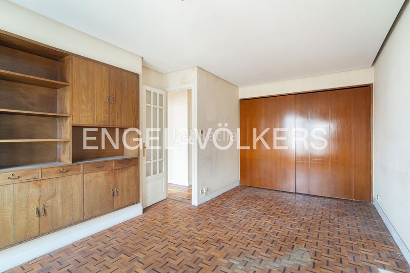 Foto 438d2fcf-8288-4b51-bf26-07a97136cccc. Àtic amb calefacció aparcament a Ensanche Coruña (A)