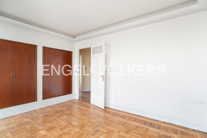 Foto 5f89ccda-b827-41c7-bf6e-b52281962136. Àtic amb calefacció aparcament a Ensanche Coruña (A)