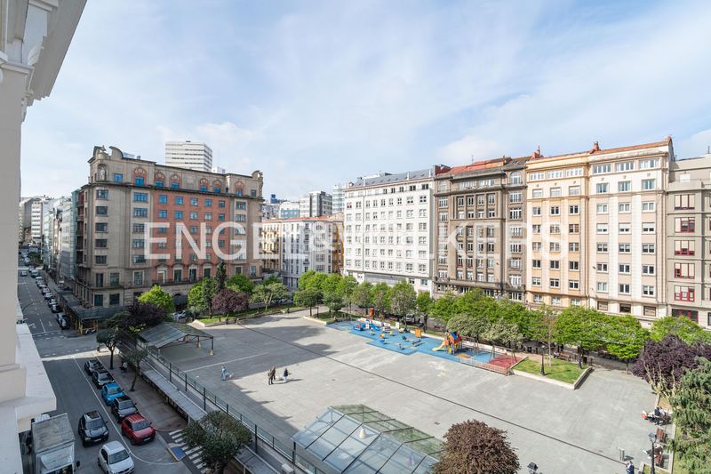 Foto 65a98001-1f45-4910-86a9-7c2fc671b3fb. Àtic amb calefacció aparcament a Ensanche Coruña (A)