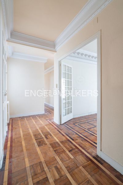 Foto 8b9bbf3f-ff60-4015-8d63-eb0239d2f924. Àtic amb calefacció aparcament a Ensanche Coruña (A)