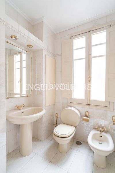 Foto ae4f9570-abd9-4446-a0a1-f3d904275f18. Àtic amb calefacció aparcament a Ensanche Coruña (A)