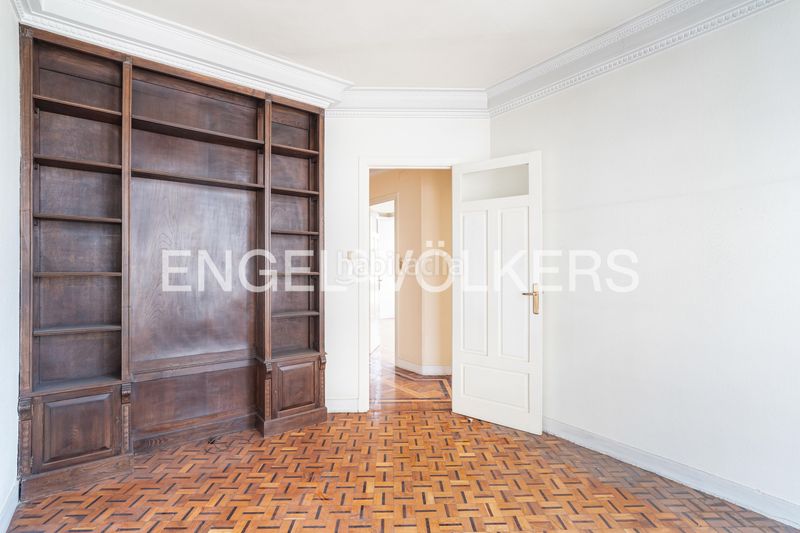 Foto bbb24c9b-7cf4-4444-97d9-e98613b0211c. Àtic amb calefacció aparcament a Ensanche Coruña (A)