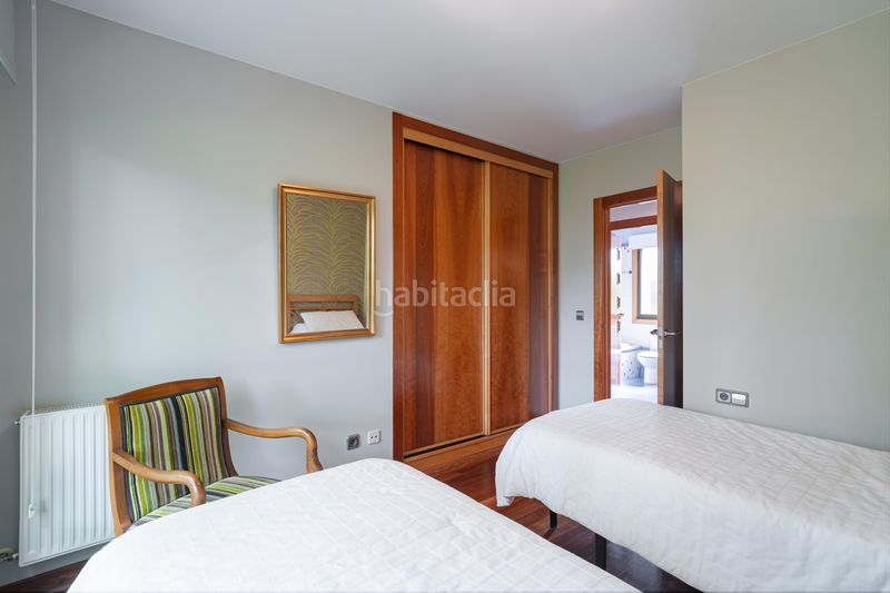 Foto 196e37bf-1561-4422-89c0-2a7fb9191dc6. Casa amb calefacció aparcament piscina a Oleiros pueblo Oleiros