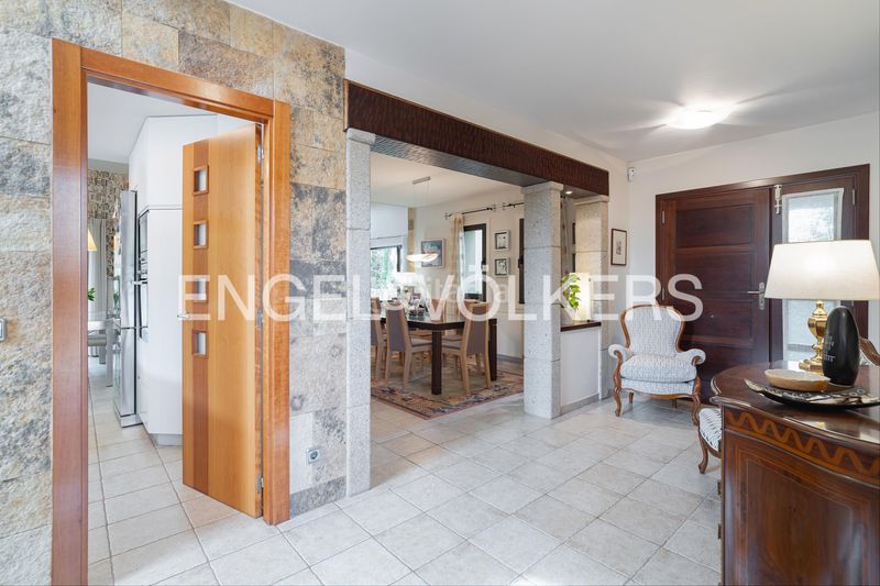 Foto 40a1f9ea-d730-4a2c-8804-1d1bc4753783. Casa amb calefacció aparcament piscina a Oleiros pueblo Oleiros