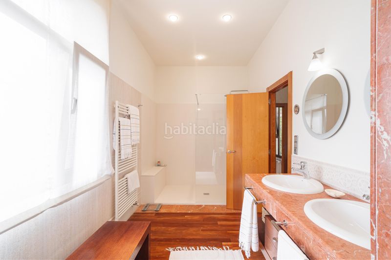Foto 57471de8-cb21-4a38-b291-d0cf01d2546e. Casa amb calefacció aparcament piscina a Oleiros pueblo Oleiros