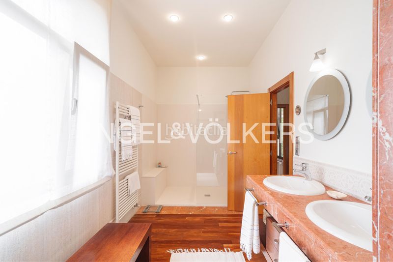 Foto be742ff0-c10a-4c55-a3cc-85680864c138. Casa amb calefacció aparcament piscina a Oleiros pueblo Oleiros
