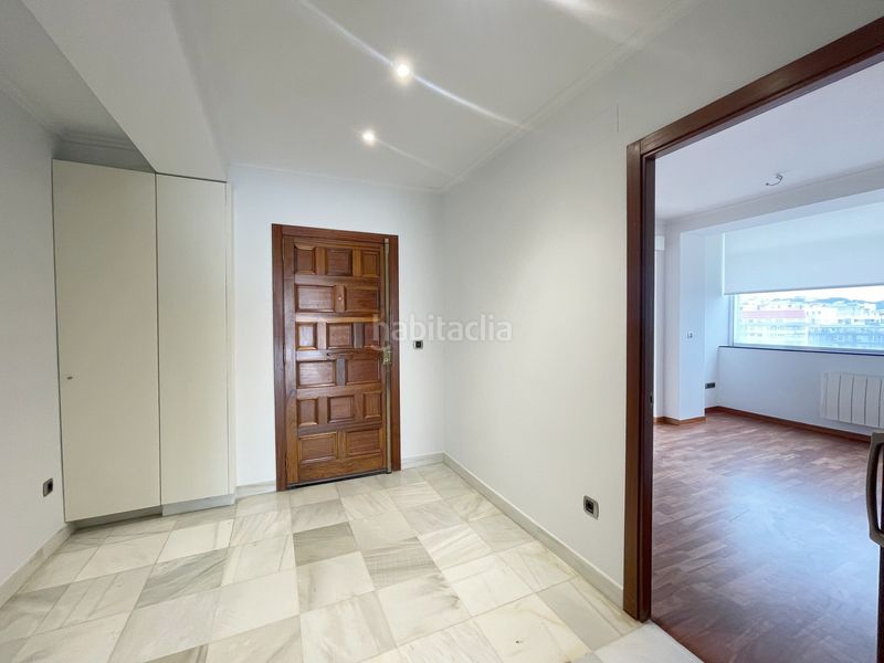 Foto 44e6a556-74d5-4b4d-82fc-0b67ac0cee35. Rent flat with heating parking in Cuatro Caminos - Plaza de la Cubela Coruña (A)