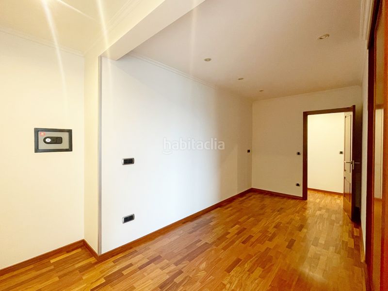 Foto b9b5a002-865b-42aa-90b8-bf6dc3ef5a22. Rent flat with heating parking in Cuatro Caminos - Plaza de la Cubela Coruña (A)