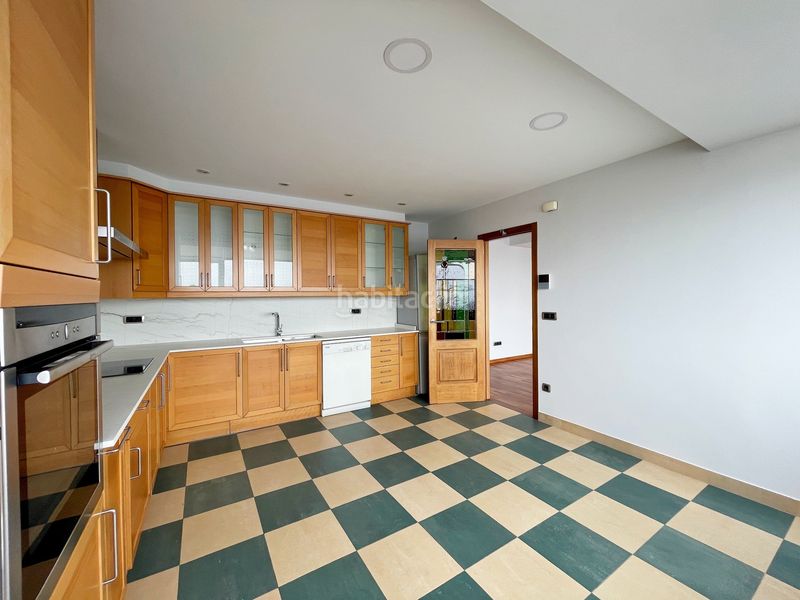 Foto f8f67551-d93d-4300-9734-c97a3d3dcc05. Rent flat with heating parking in Cuatro Caminos - Plaza de la Cubela Coruña (A)