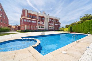Dúplex a Oleiros Pueblo. Exclusivo dúplex con terraza y piscina en venta en oleiros