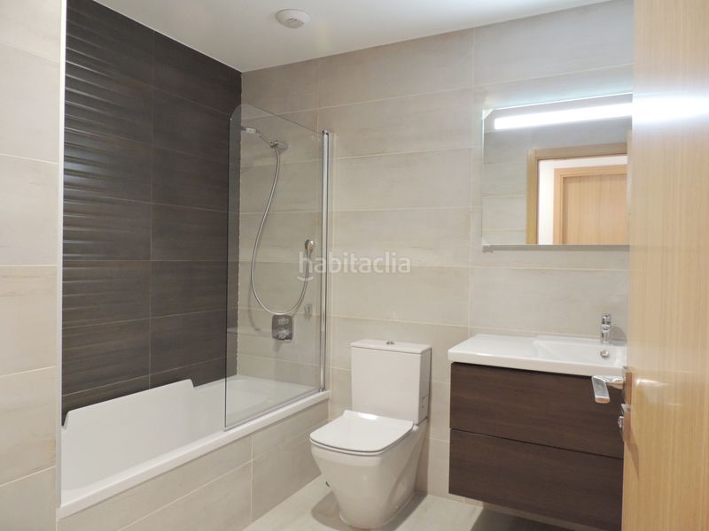 Foto d234ccb1-5cf0-494e-b7f2-d479b4022766. Rent flat with heating parking in Cuatro Caminos - Plaza de la Cubela Coruña (A)