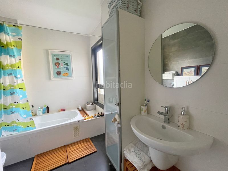 Foto f933254b-a249-4f50-b603-f4dc606edd00. Casa adossada amb calefacció aparcament piscina a Oleiros