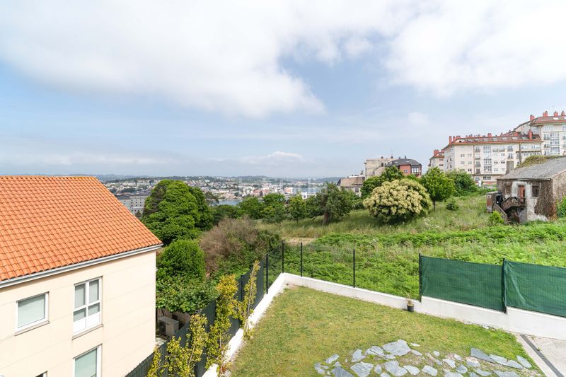 Foto a4d0f184-79e9-45b9-a3af-d108a4422439. House with heating parking in Eirís Coruña (A)