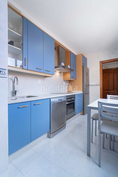Foto ec7ab2be-bfe9-4c51-867a-94efb28e05d5. Duplex con riscaldamento parcheggio in Los Rosales Coruña (A)