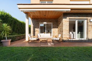 Affitto Casa in Liáns. Excelente vivienda unifamiliar con jardín en icaria oleiros