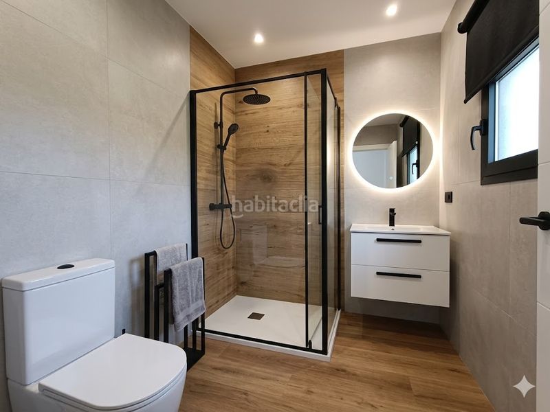 Foto 46885f88-b7b1-467b-828d-77f98e846787. Casa adossada a Lavadores Vigo