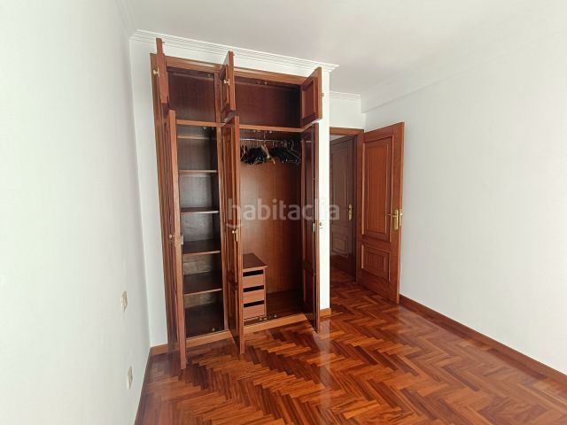 Foto 4e948a8d-bec9-4edf-86c5-add99ad25919. Pis amb calefacció aparcament a Plaza España - Corte Inglés Vigo
