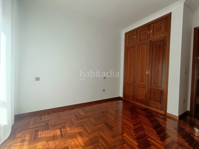 Foto ba0f21bd-119f-430d-b68a-384f559ae9bc. Pis amb calefacció aparcament a Plaza España - Corte Inglés Vigo