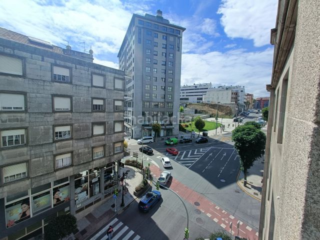 Foto bbb95766-80a2-4d77-92d1-6f9c18ad01fc. Pis amb calefacció aparcament a Plaza España - Corte Inglés Vigo
