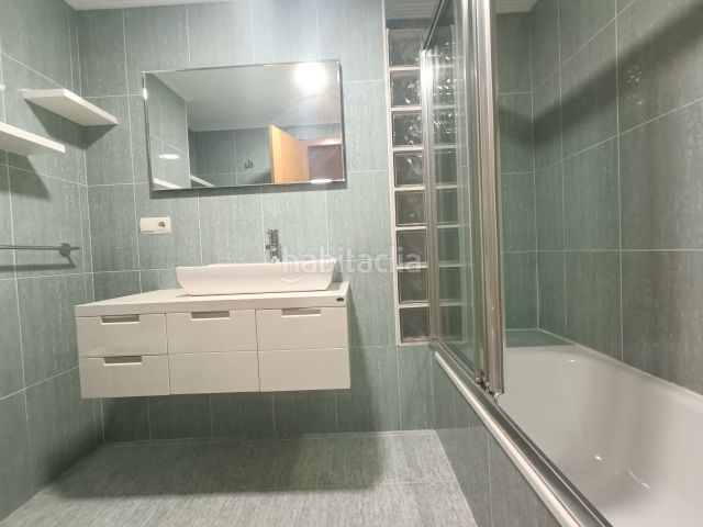 Foto db4e4c5d-0ef2-441d-8a06-fe96fbc34208. Flat with heating parking in Lavadores Vigo