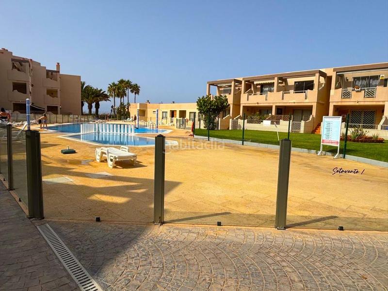 Foto 0a3030e4-443e-4304-ade0-0cd753a16c29. Dúplex  con terraza, vistas al mar y piscina, a solo 20 metros de la playa de la tejita en Granadilla de Abona
