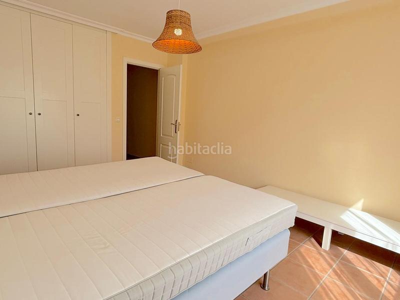 Foto 63d8e92c-7ea8-4bfa-8872-f2fe3f3b3f07. Dúplex  con terraza, vistas al mar y piscina, a solo 20 metros de la playa de la tejita en Granadilla de Abona