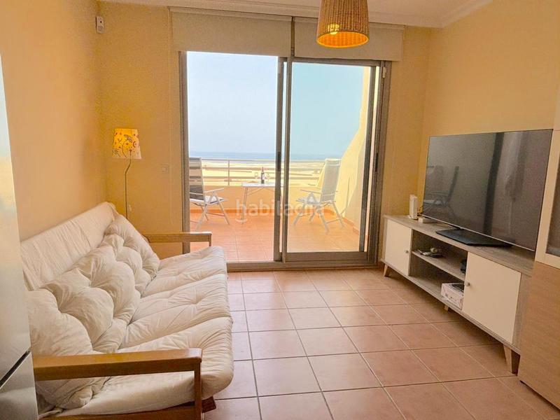 Foto b8be82c0-ba69-4109-8477-2c7bf8e30f56. Dúplex  con terraza, vistas al mar y piscina, a solo 20 metros de la playa de la tejita en Granadilla de Abona