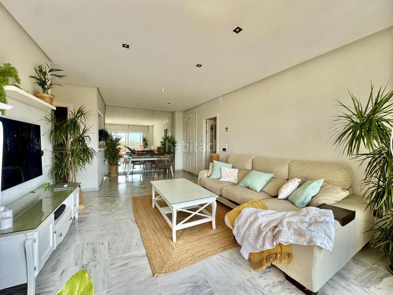 Foto a738bcc3-5967-498e-8f2e-960b0b2c3047. Pis amb aparcament a Zona Centro Comercial Torrequebrada Benalmádena