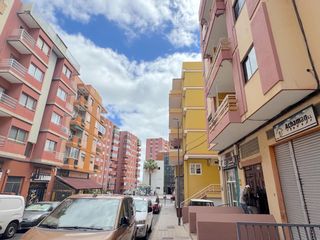 Pis  Agustin espinosa garcia. Piso de 4 dormitorios con terraza, patio y azotea en santa cruz