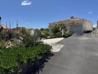 Casa  La medida. Chalet independiente con terreno urbano, piscina y vistas abiert