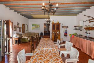 Masia en El Horno. Casa rural en cercados de espino