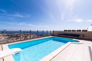Appartement à Arguineguín. Apartamento deluxe de 3 dormitorios, piscina privada y vistas in