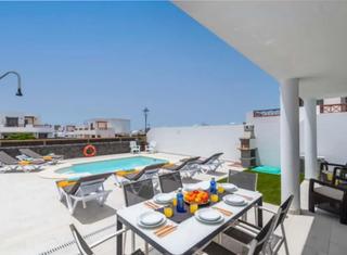 Xalet a Playa Blanca. Villa de ensueño con vistas al mar en el residencial varadero, p