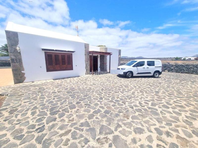 Foto 40dbc526-ff85-4187-b875-56a9f0b7cfa2. Chalet villa en venta , lanzarote en Yaiza pueblo Yaiza