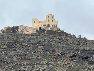 Masia en Ye. Vivienda histrica a la venta en el pueblo de y