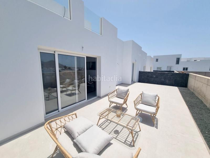 Foto dd1a35d4-df8a-49fa-804d-24e2eb8d2a4c. Chalet duplex nuevos semi-independientes en Tahiche en Teguise