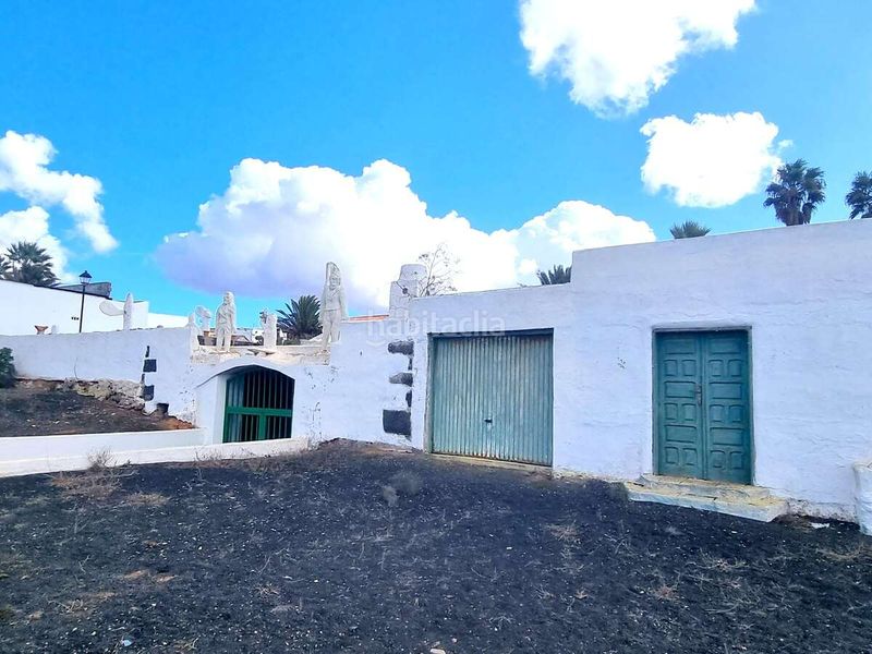 Foto 2213d765-460d-45cd-bb46-a9306e08cda9. Masia amb aparcament a villa de Teguise Teguise