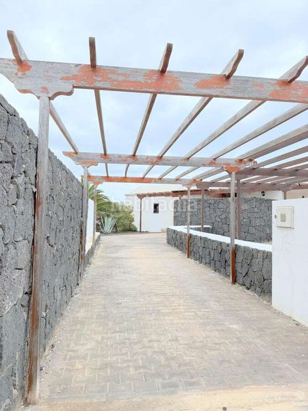 Foto 083ce4c0-6681-4fa2-bf95-2ed98445e6b5. Casa aparellada amb aparcament piscina a Playa Blanca Yaiza