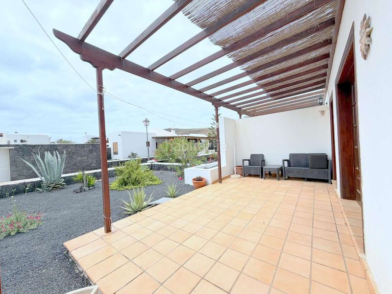 Foto 1114fd10-855a-416b-a632-b58533aa40dd. Casa aparellada amb aparcament piscina a Playa Blanca Yaiza