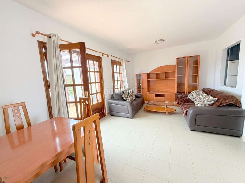 Foto 5678c8af-7173-4ac6-9a16-863b96ac405e. Casa aparellada amb aparcament piscina a Playa Blanca Yaiza