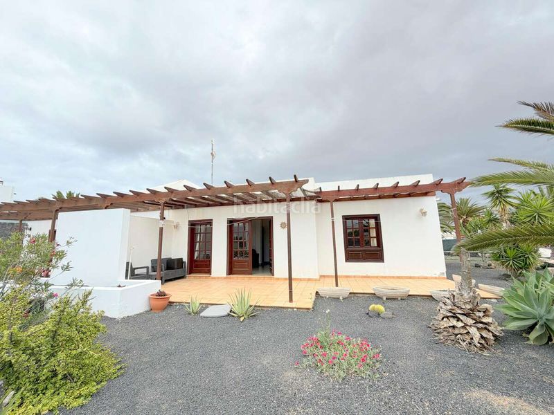 Foto 7e33be77-4467-48ab-b35d-f0b45b63e86b. Casa aparellada amb aparcament piscina a Playa Blanca Yaiza