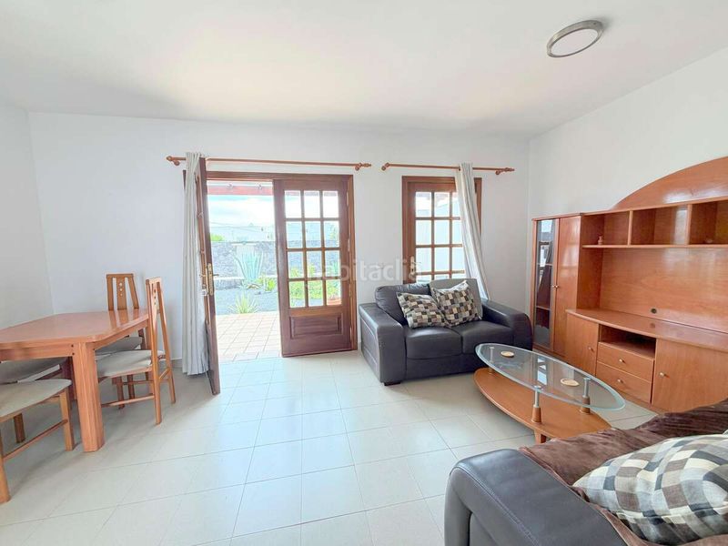 Foto c8c18252-0db5-42ea-bbd9-6d7411b5ee76. Casa aparellada amb aparcament piscina a Playa Blanca Yaiza