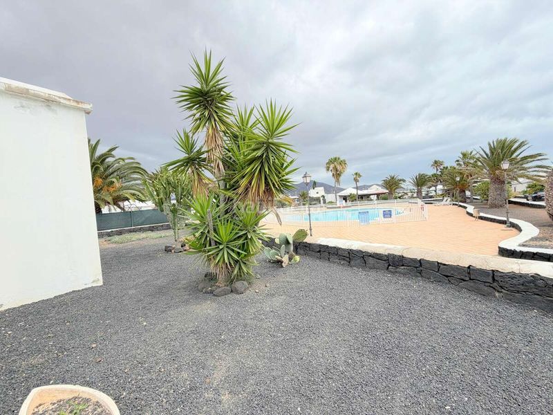 Foto e330c592-2d2f-4db3-8f46-c16f4573d140. Casa aparellada amb aparcament piscina a Playa Blanca Yaiza