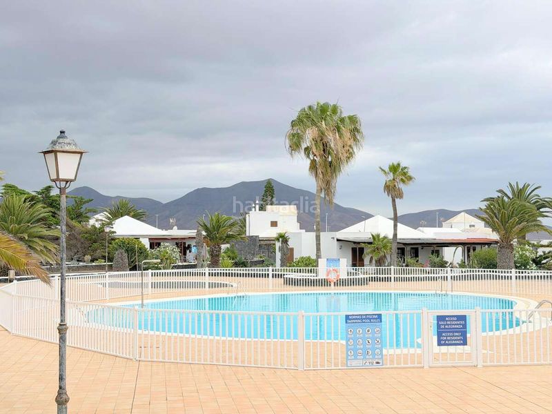 Foto f9692939-390c-4f1f-a119-e038a20ab810. Casa aparellada amb aparcament piscina a Playa Blanca Yaiza