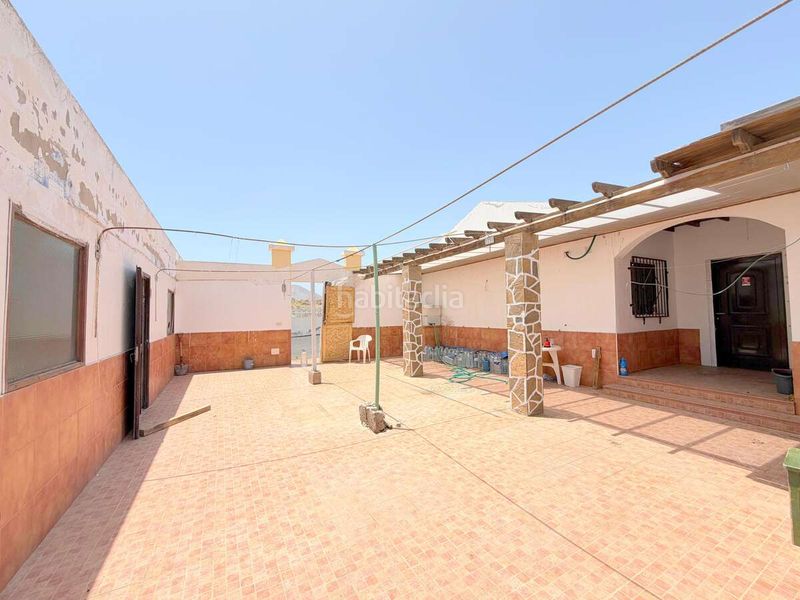 Foto 49e00a51-fa5d-430d-8f13-88a0cc41bdcf. Casa amb aparcament piscina a Güime San Bartolomé