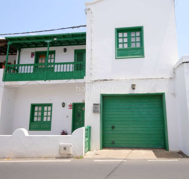 Foto 14096997-dff1-489b-a7f6-ae7c7658b32e. Casa amb aparcament a Haría pueblo Haría