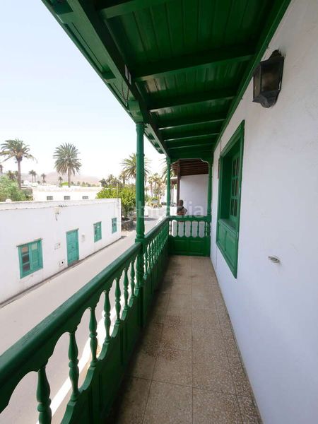 Foto 4db3c032-e948-4b57-a527-aef87fd2fdac. Casa amb aparcament a Haría pueblo Haría