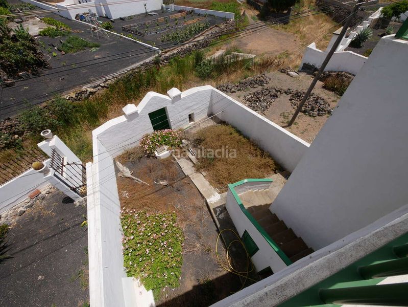 Foto 7b5ca7a5-2e93-44c6-80a6-0503a94fa2e4. Casa amb aparcament a Haría pueblo Haría