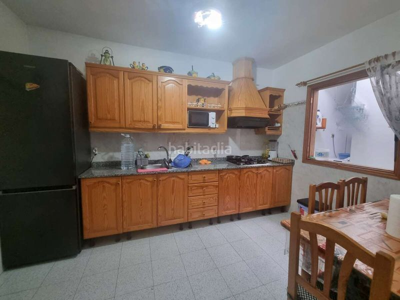 Foto ad30a1c9-fa46-484c-bded-0d2207d9c8ac. Casa adossada amb aparcament a Argana Alta - Maneje Arrecife